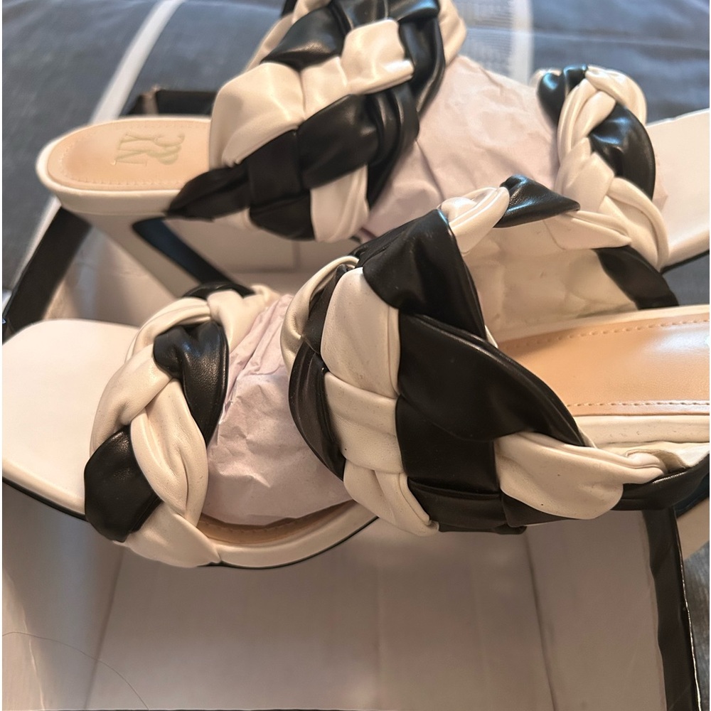 🔥Black & white NY&Co size 10 never worn heel size about 3in🔥